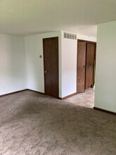 182 Denrose Dr, Unit 2 in Buffalo, NY - Building Photo - Building Photo