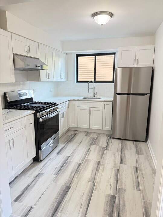 1207 30th Dr, Unit 2 in Astoria, NY - Foto de edificio