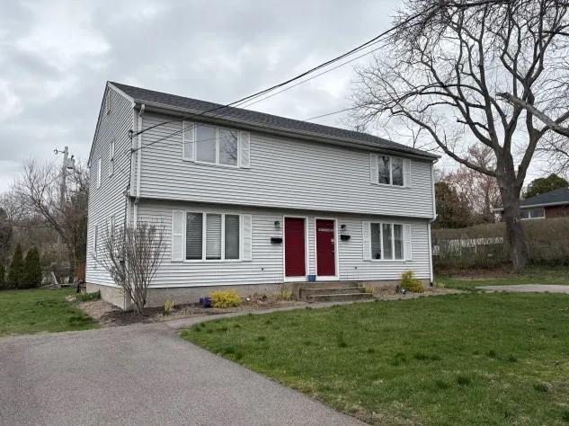 28 Ann St in Westerly, RI - Foto de edificio