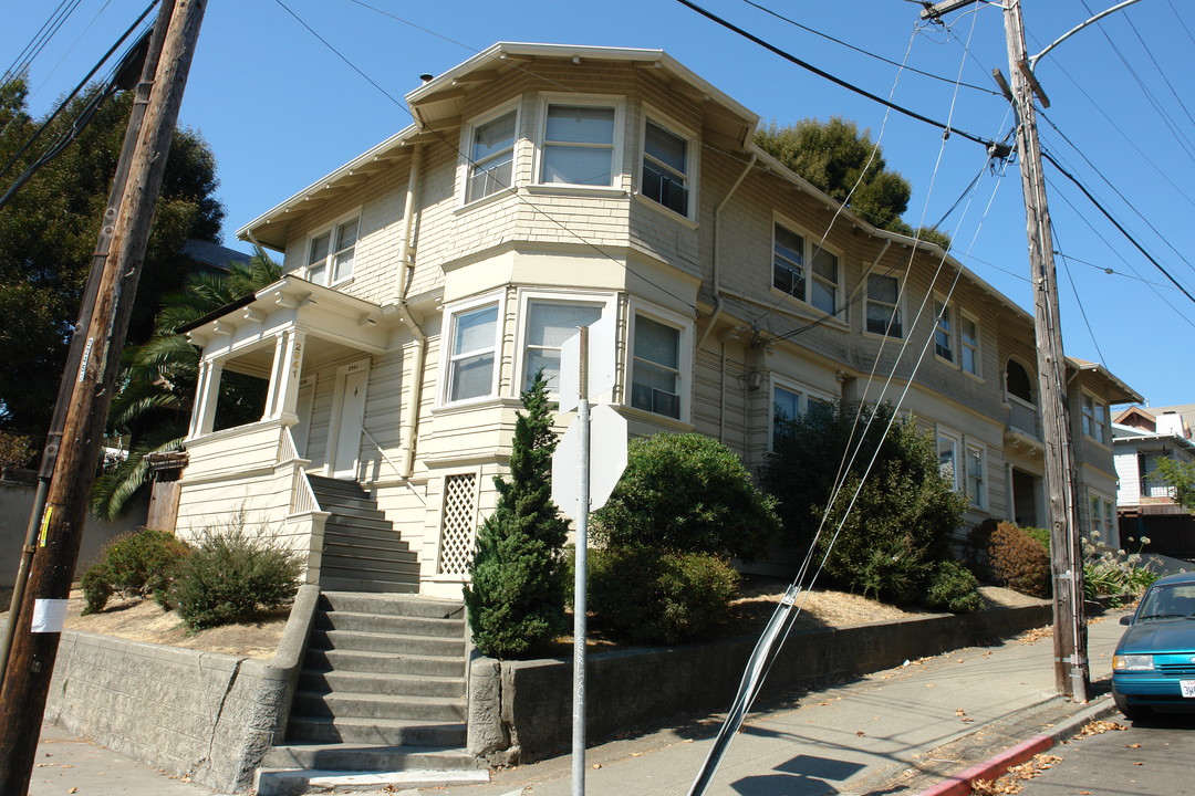 2941 Harrison St in Oakland, CA - Building Photo