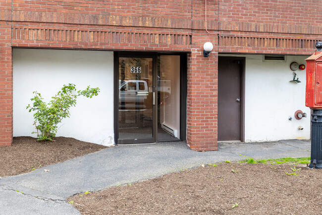 Granite Court in Quincy, MA - Foto de edificio - Building Photo