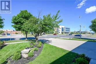 296 Winterberry Dr in Hamilton, ON - Building Photo - Building Photo