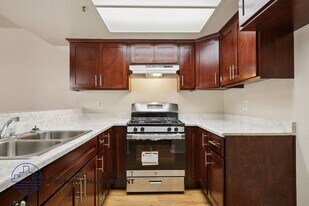 Ross Towers in Santa Ana, CA - Building Photo