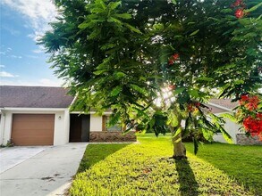 5717 Deer Hollow Trail in Sarasota, FL - Building Photo - Building Photo