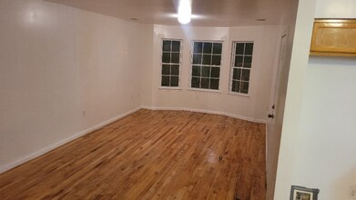 323 E Jersey St in Elizabeth, NJ - Building Photo - Building Photo