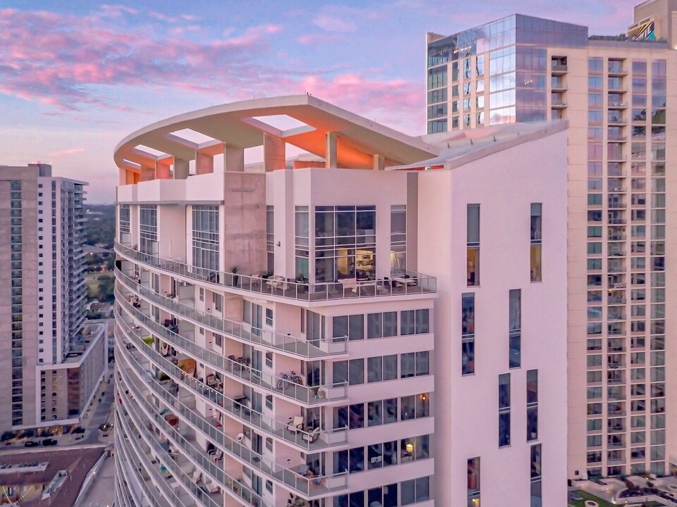 The Monarch by Windsor in Austin, TX - Foto de edificio