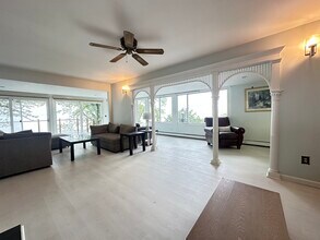 2 Narragansett Ave in Riverside, RI - Foto de edificio - Building Photo