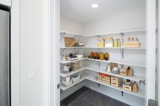 Avalon South Miami in South Miami, FL - Foto de edificio - Building Photo