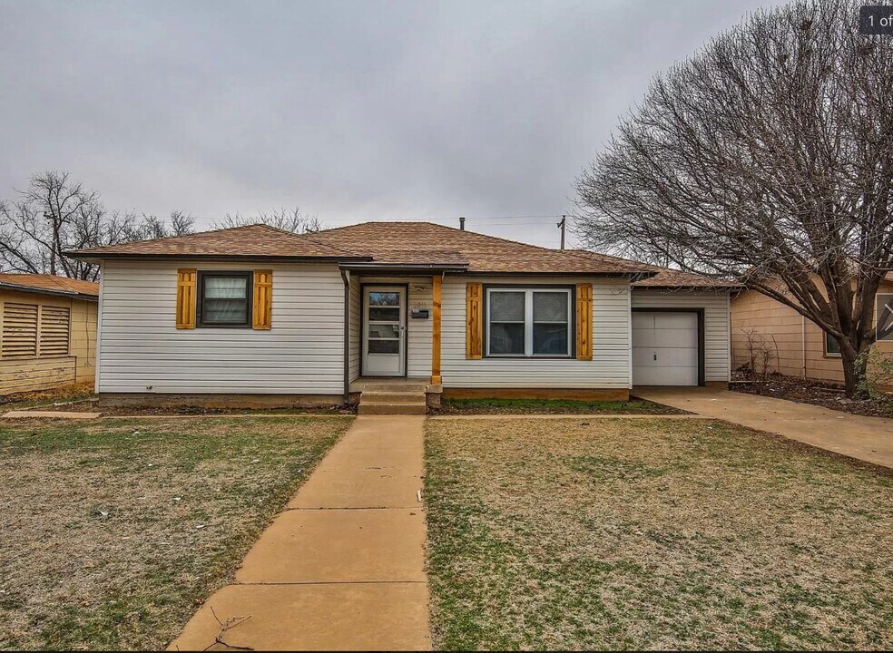 3011 45th St in Lubbock, TX - Foto de edificio