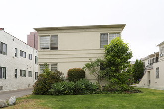 230 S Tower Dr in Beverly Hills, CA - Building Photo - Building Photo