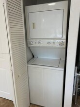 953 SW 10th St in Miami, FL - Foto de edificio - Building Photo