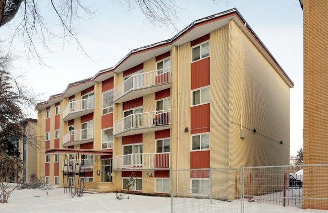 Piccadilly Place in Edmonton, AB - Building Photo - Building Photo