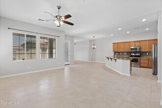 4280 N Verrado Way in Buckeye, AZ - Building Photo - Building Photo