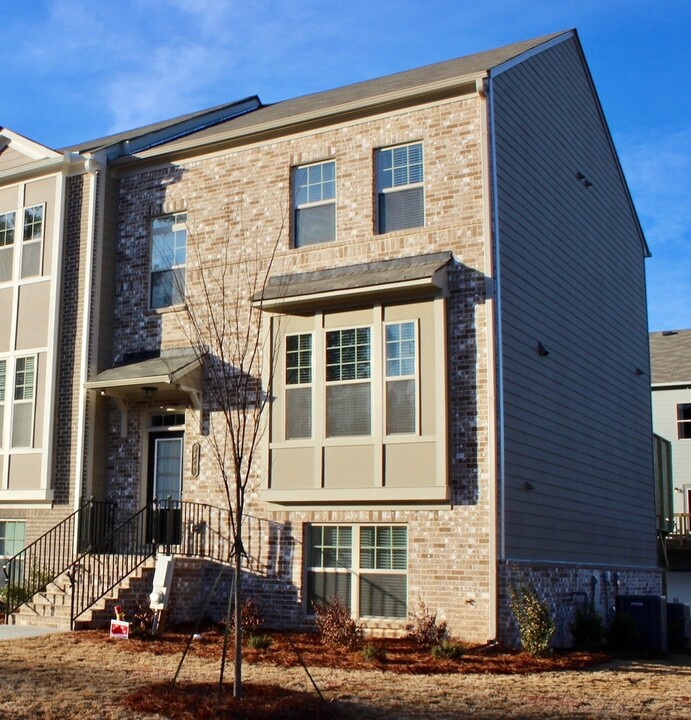 2700 Village Pl Dr in Duluth, GA - Building Photo