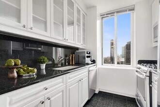 2 Maiden Ln in New York, NY - Building Photo - Building Photo
