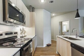 17000 Bissonnet St in Houston, TX - Building Photo - Building Photo