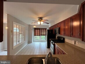 12002 Lisa Marie Ct in Fairfax, VA - Building Photo - Building Photo