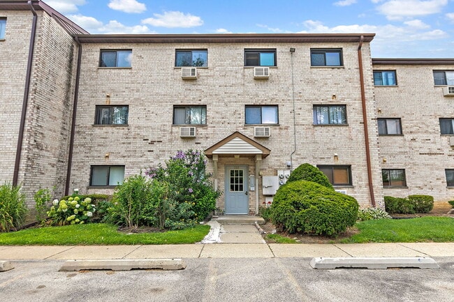 property at 522 E Spruce Dr