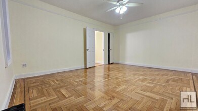 Spacious 1-Bedroom Co-op – 6th Floor – Woodside in Queens, NY - Foto de edificio - Building Photo