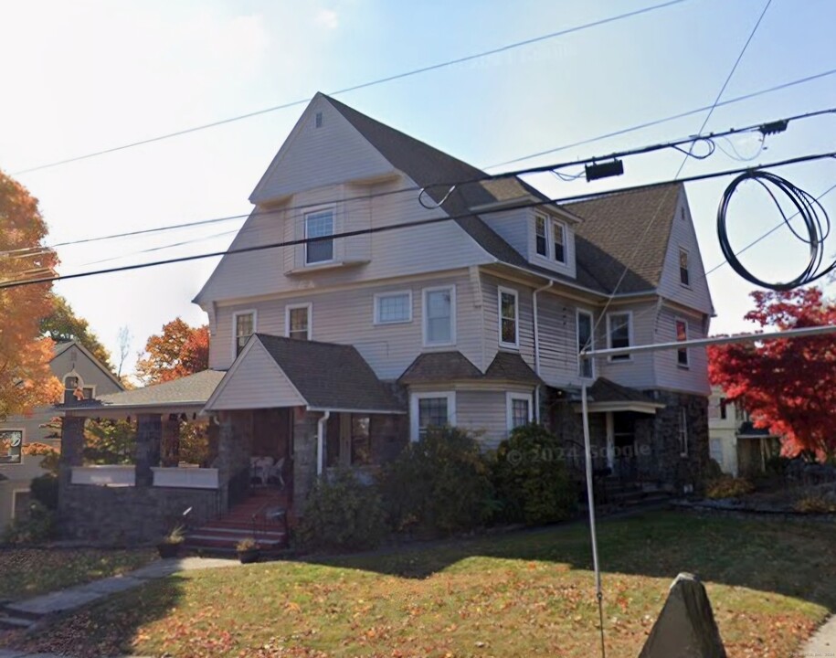 254 Center St in Bristol, CT - Building Photo