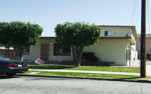 4038 W 136th St in Hawthorne, CA - Foto de edificio - Building Photo