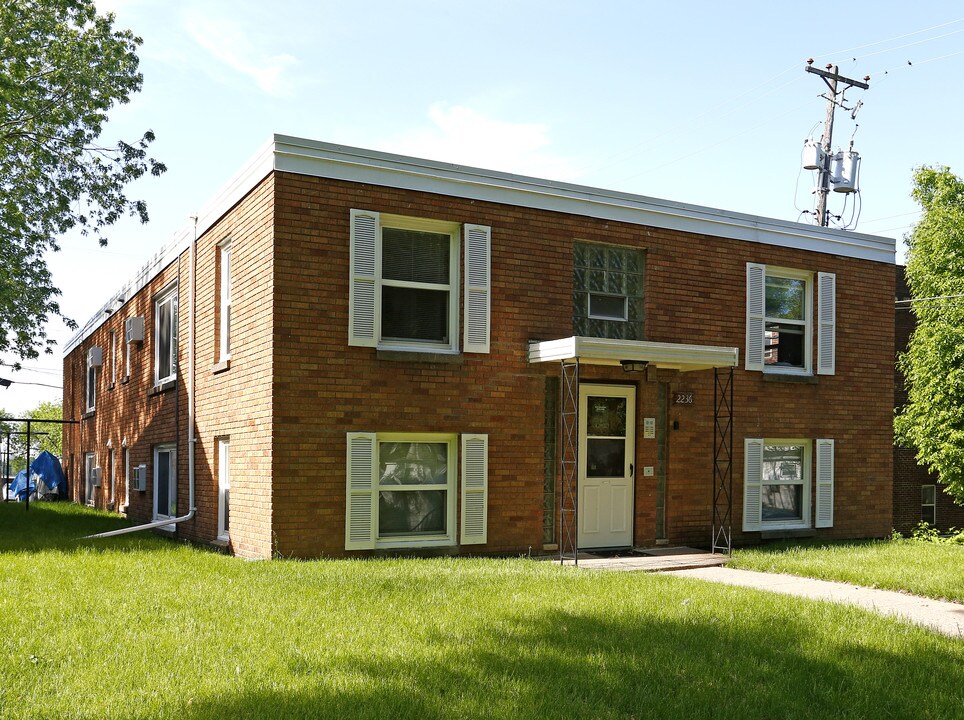2236 Pinehurst Ave in St. Paul, MN - Building Photo
