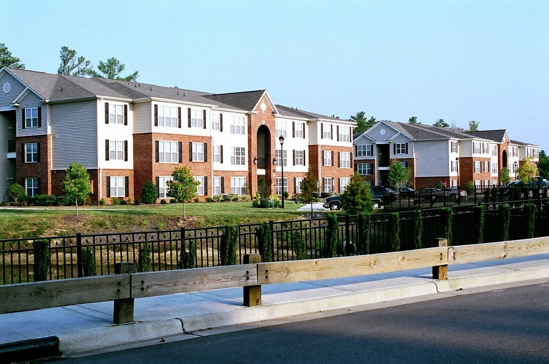 Berkshire Park in Knightdale, NC - Foto de edificio