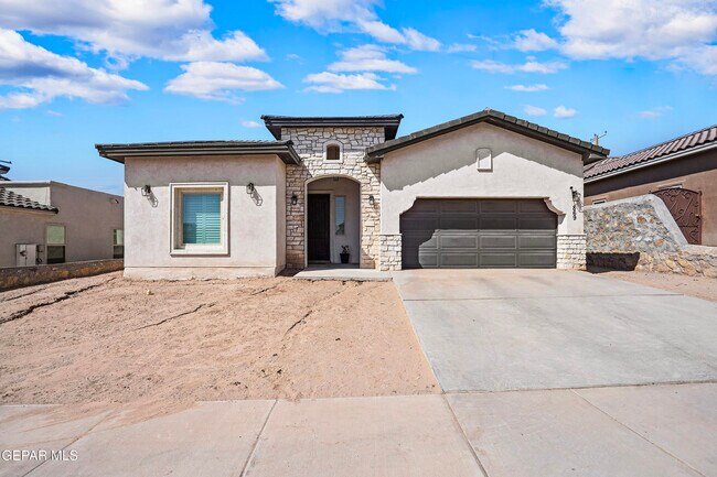 869 Eastwell Dr in Horizon City, TX - Building Photo - Building Photo