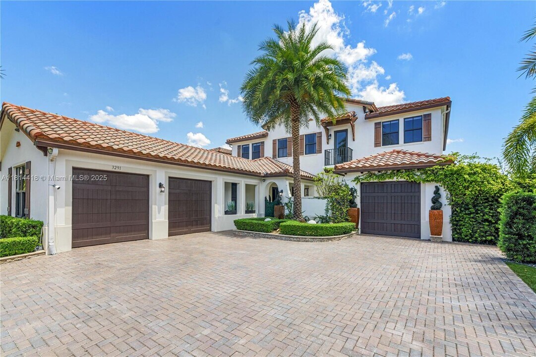3291 NW 82nd Way in Pembroke Pines, FL - Foto de edificio