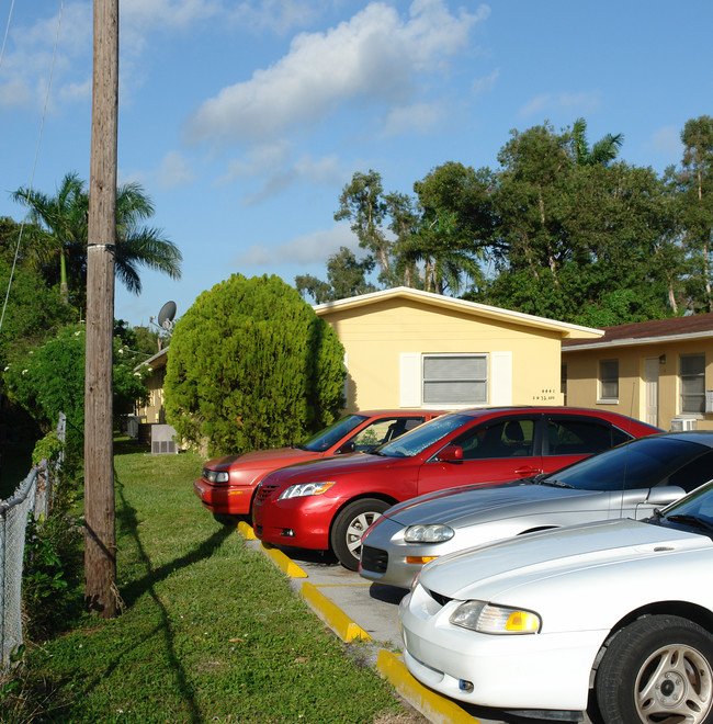 4441 SW 32nd Ave in Fort Lauderdale, FL - Foto de edificio - Building Photo