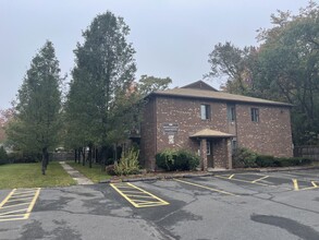 Brown Gables in Plainville, CT - Foto de edificio - Building Photo