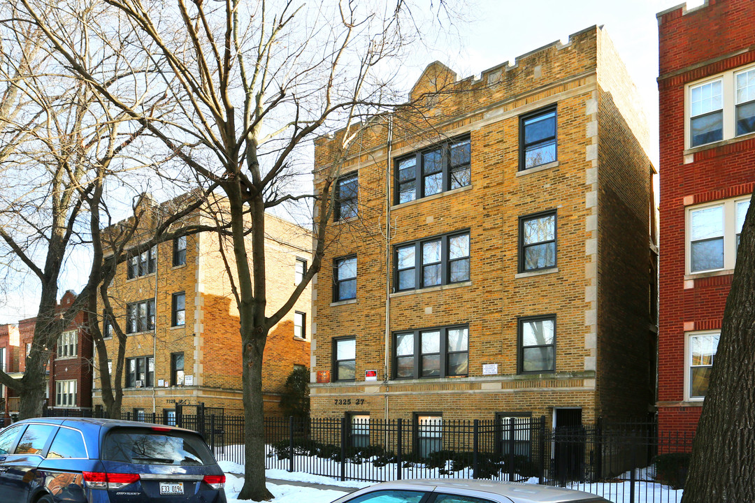 7325 N Honore St in Chicago, IL - Building Photo