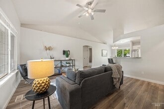 6512 S Lone Tree Way in Boise, ID - Building Photo - Building Photo