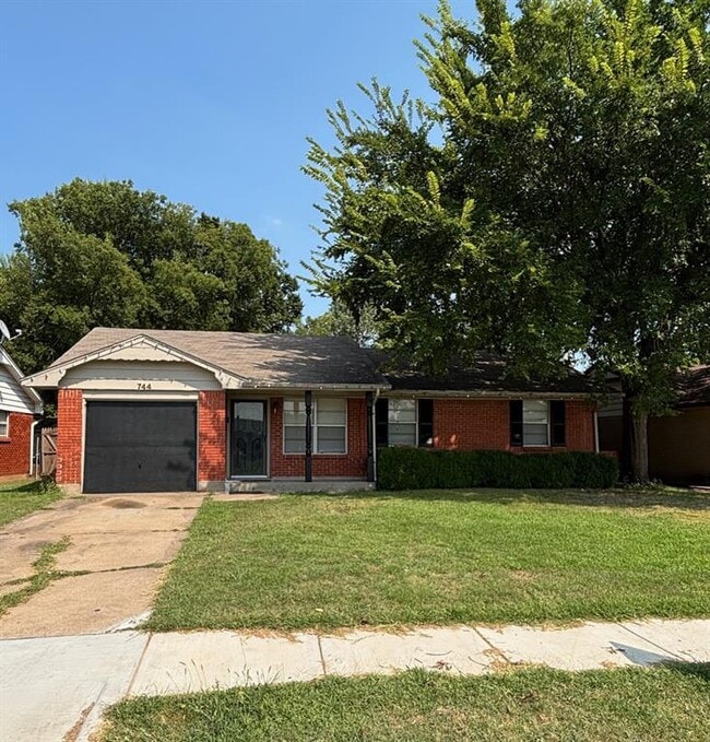 property at 744 N Markwell Ave