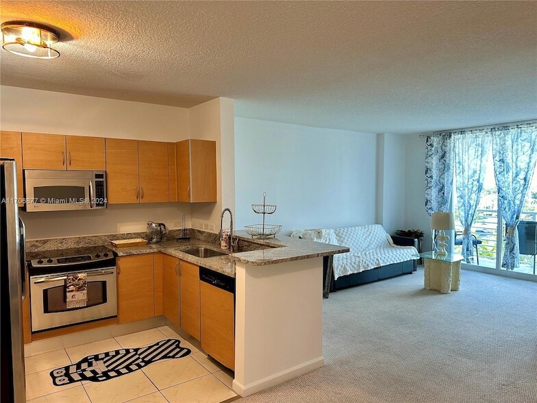 2775 NE 187th St, Unit 511 in Aventura, FL - Building Photo