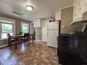 39 Rogers St in Branford, CT - Building Photo - Building Photo
