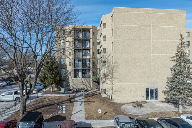 Marywood Towers in Aurora, IL - Building Photo - Building Photo