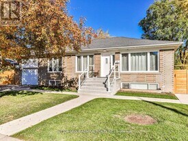 17 Dorchester Dr in Toronto, ON - Building Photo