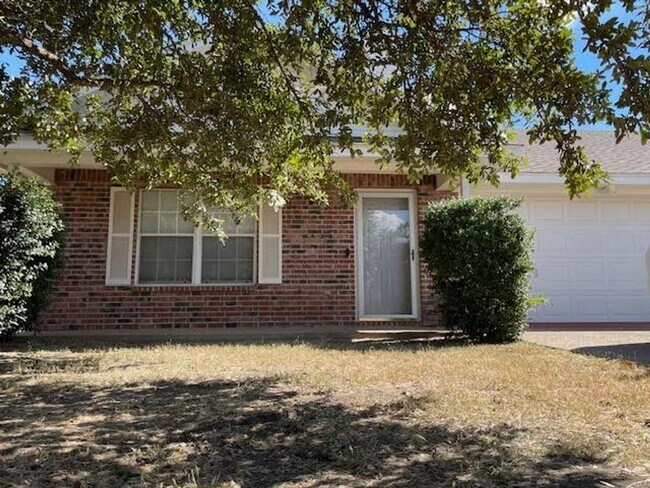 property at 806 Parkview Cir