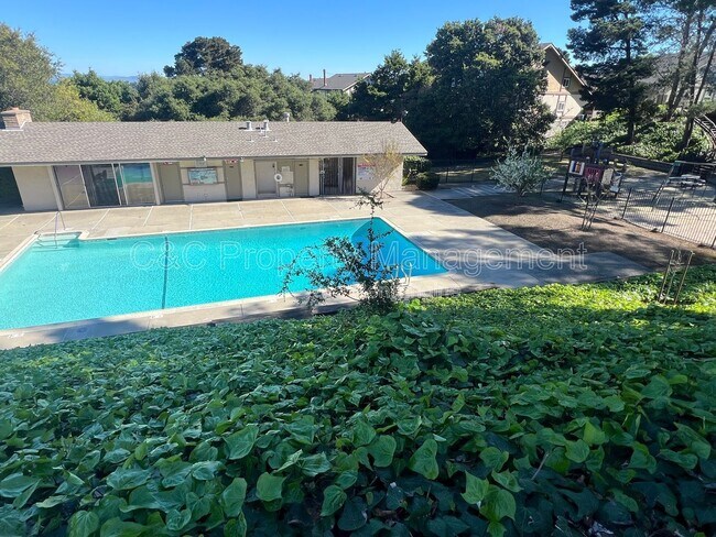 1252 Marionola Way in Pinole, CA - Building Photo - Building Photo