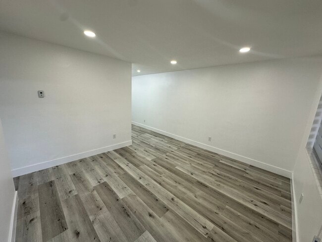 1174 W 3rd Ave in Hialeah, FL - Foto de edificio - Building Photo