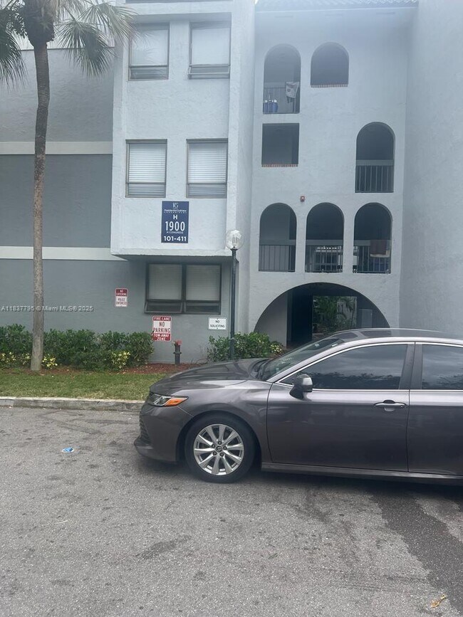 1900 N Congress Ave in West Palm Beach, FL - Building Photo - Building Photo