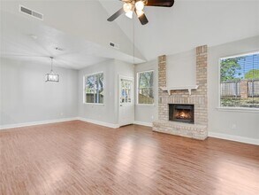 8402 Cima Oak Ln in Austin, TX - Building Photo - Building Photo
