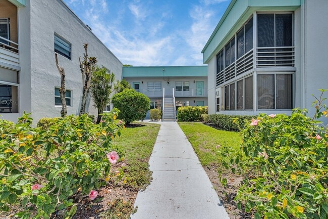 392 Monaco Ct in Delray Beach, FL - Building Photo - Building Photo