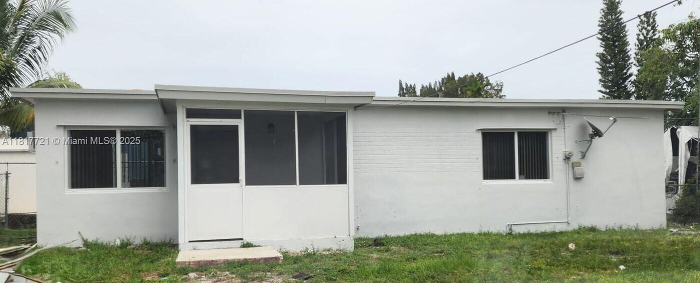 7615 NW 4th Ct in Miami, FL - Building Photo