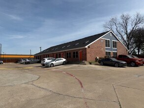 Medlin Square in Arlington, TX - Building Photo - Building Photo