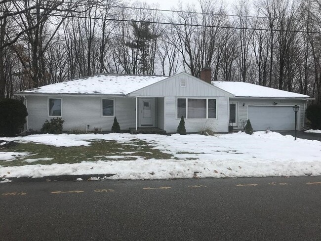 83 Helena St in Leominster, MA - Building Photo - Building Photo