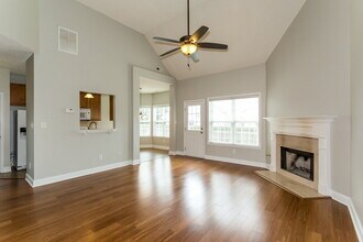 336 Baldwin Ct in Newnan, GA - Building Photo - Building Photo