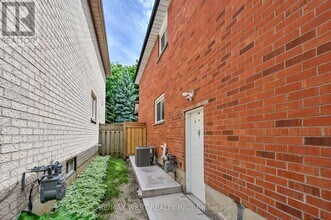7258 Windrush Ct in Mississauga, ON - Building Photo - Building Photo