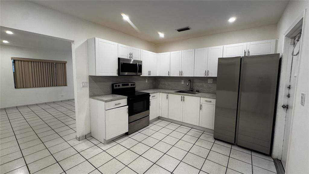 5643 Grant St, Unit 1 in Hollywood, FL - Building Photo